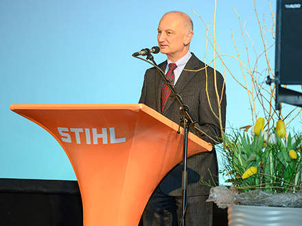 : Dr. Nikolas Stihl (Beirats- und Aufsichtsratsvorsitzender der STIHL Gruppe) fand in einer Ansprache lobende Worte für den Tiroler Standort.